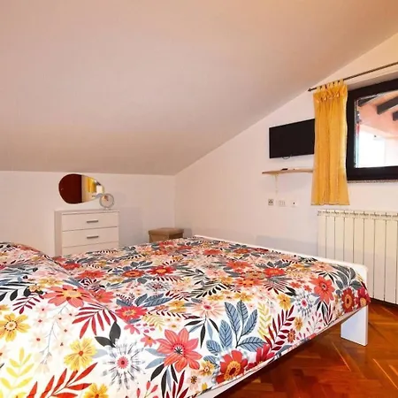 In Mit Eigener Terrasse Apartman Pula