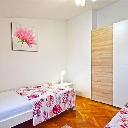 Appartement In Mit Eigener Terrasse