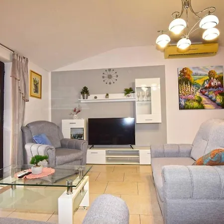 Appartement In Mit Eigener Terrasse *