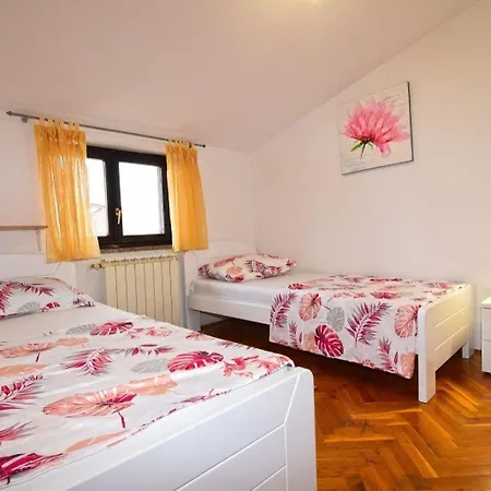 Appartement In Mit Eigener Terrasse