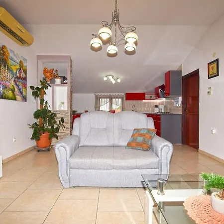 Appartement In Mit Eigener Terrasse *